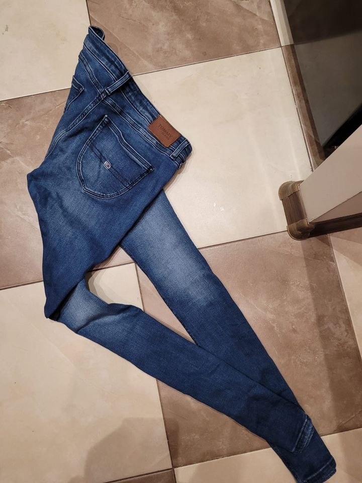Tommy Hilfiger jeans hose gr m-l in Essen