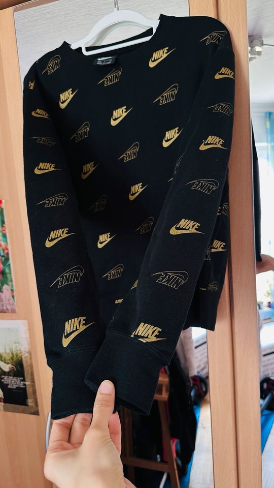 NEU Nike Pullover schwarz gold Logo in Bergisch Gladbach