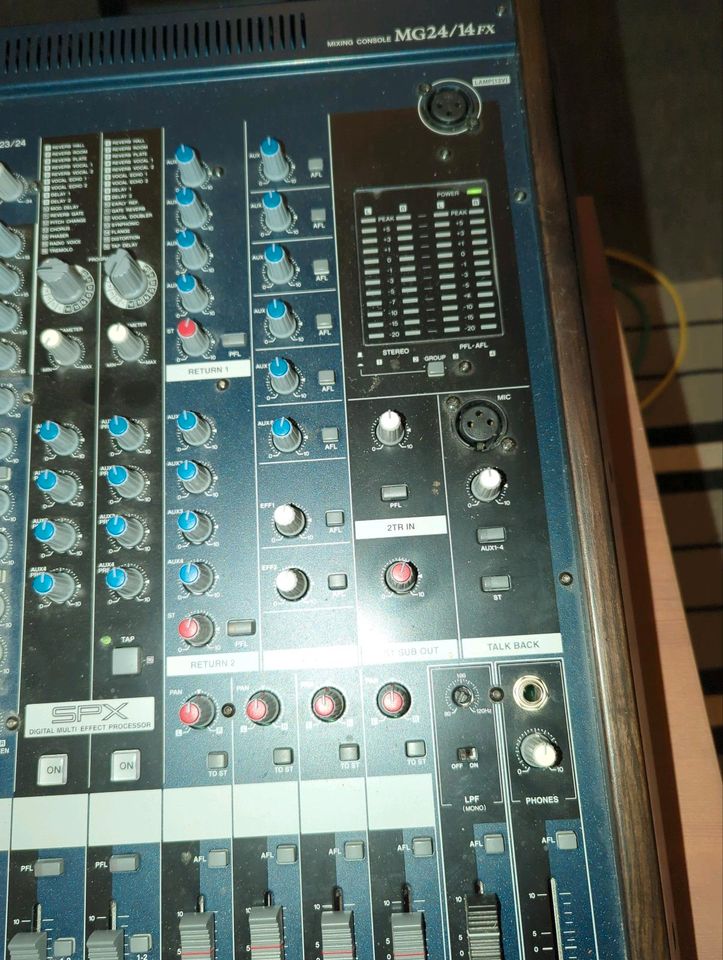 Yamaha MG24/14 fx Mixer in Stapelfeld