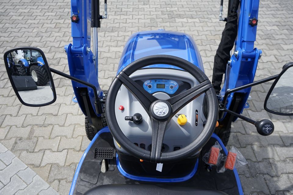 New Holland BOOMER 25C in Rötz