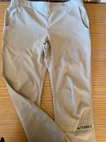 Adidas Sporthose lang/Sportjacke Größe S NEU Hessen - Fernwald Vorschau