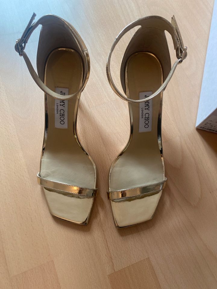 Jimmy Choo Sandaletten Modell Alva 85 in gold zu verkaufen! in München