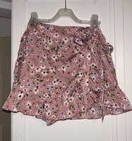 Blümchen Shorts Shein Größe 36 Sachsen - Böhlen Vorschau
