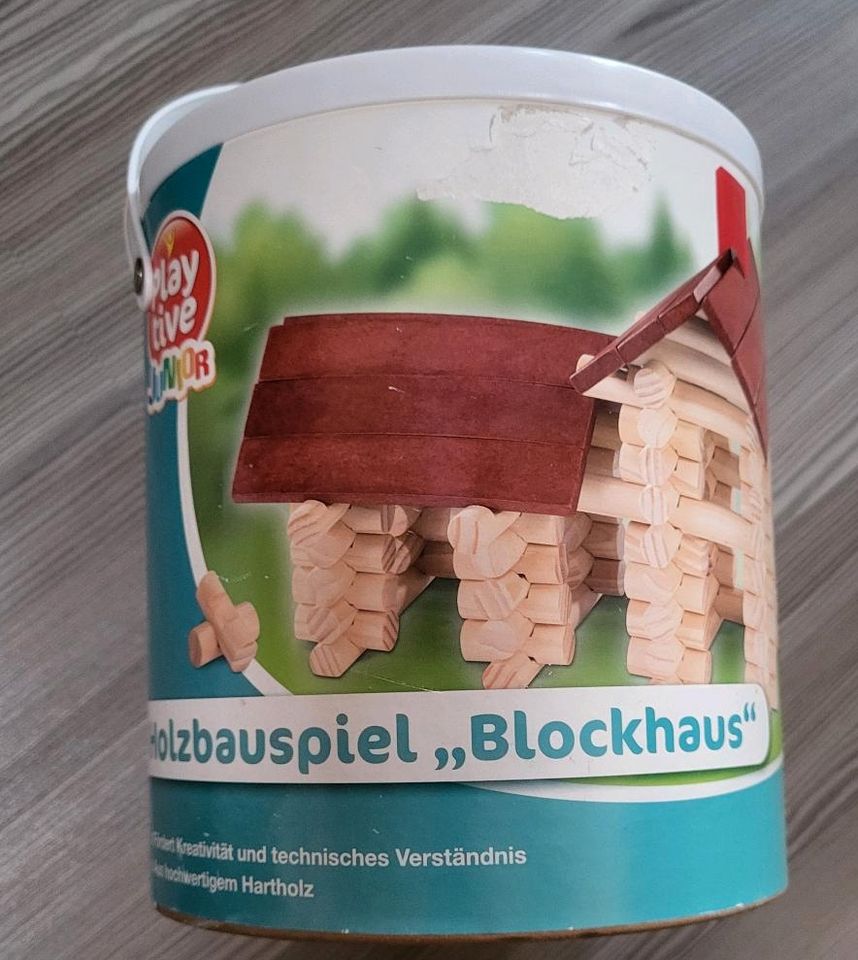 Playtive Junior Blockhaus Holzspielzeug in Berlin