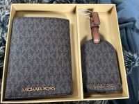 Michael Kors Gift set Brown Passport case and luggage Tag Niedersachsen - Weyhausen Vorschau