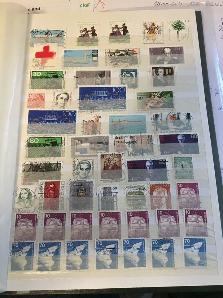 Briefmarkensammlung ca. 30 Jahre alt BRD, DDR und Internationale in Delligsen