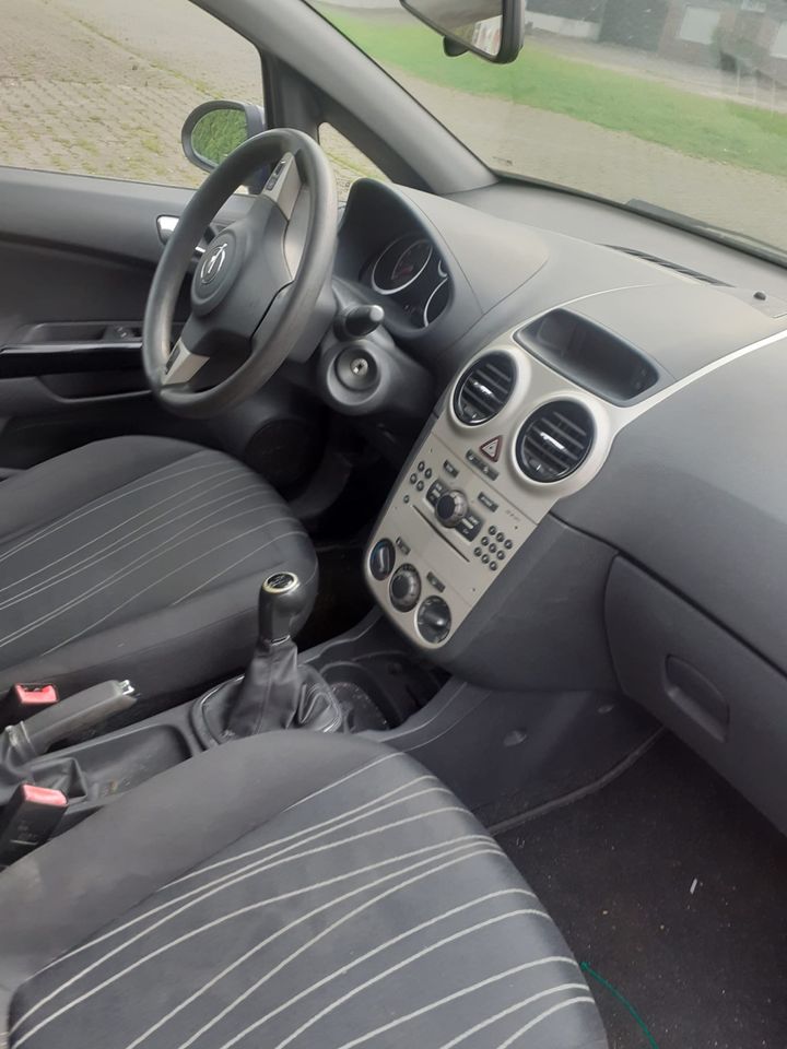 Opel Corsa D 4/5 Türer Neu TÜV! in Castrop-Rauxel