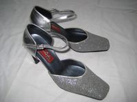 Edle Glitzer Pumps / Schuhe von Pierre Cardin, silber, Gr. 38 Niedersachsen - Braunschweig Vorschau