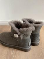 UGG bling grau Gr.38 neuwertig Hude (Oldenburg) - Nordenholz Vorschau
