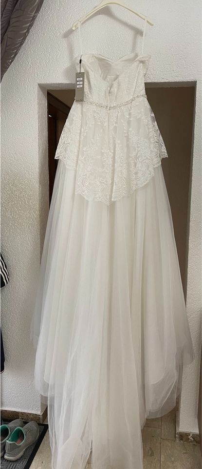 Brautkleid Prinzessin ungetragen in Wirges  