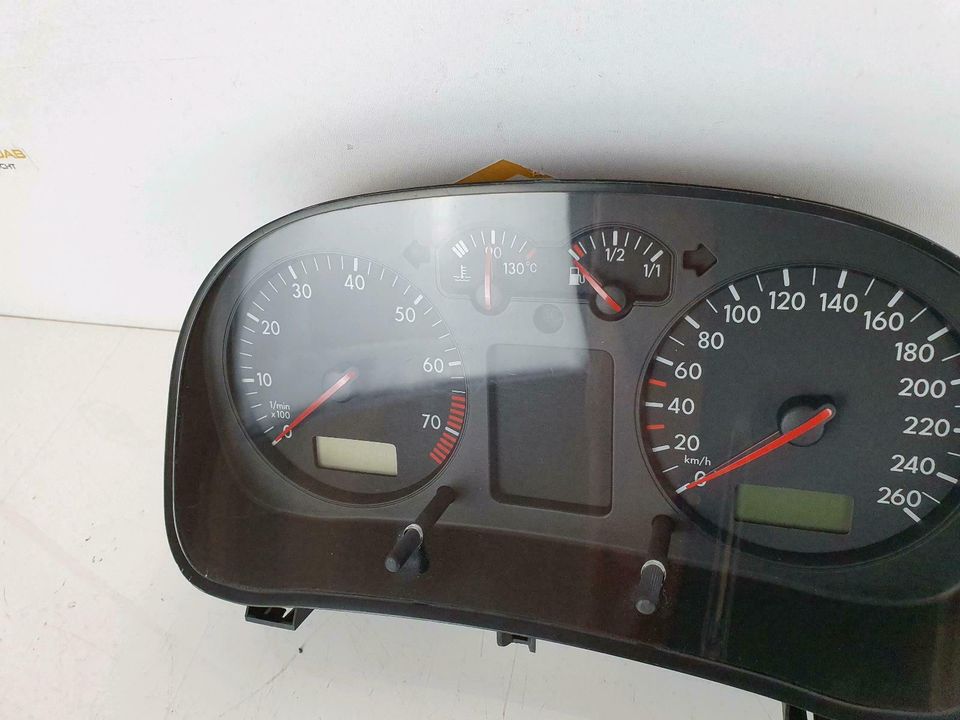 VW Golf IV 4 Tacho Kombiinstrument Tachometer 1J0920805B in Niederkassel