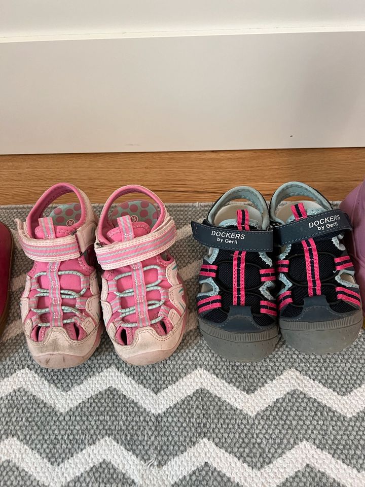 7 Paar Schuhe: Größe 25 u.a. Naturino, Kitzbühel, Dockers in Riemerling