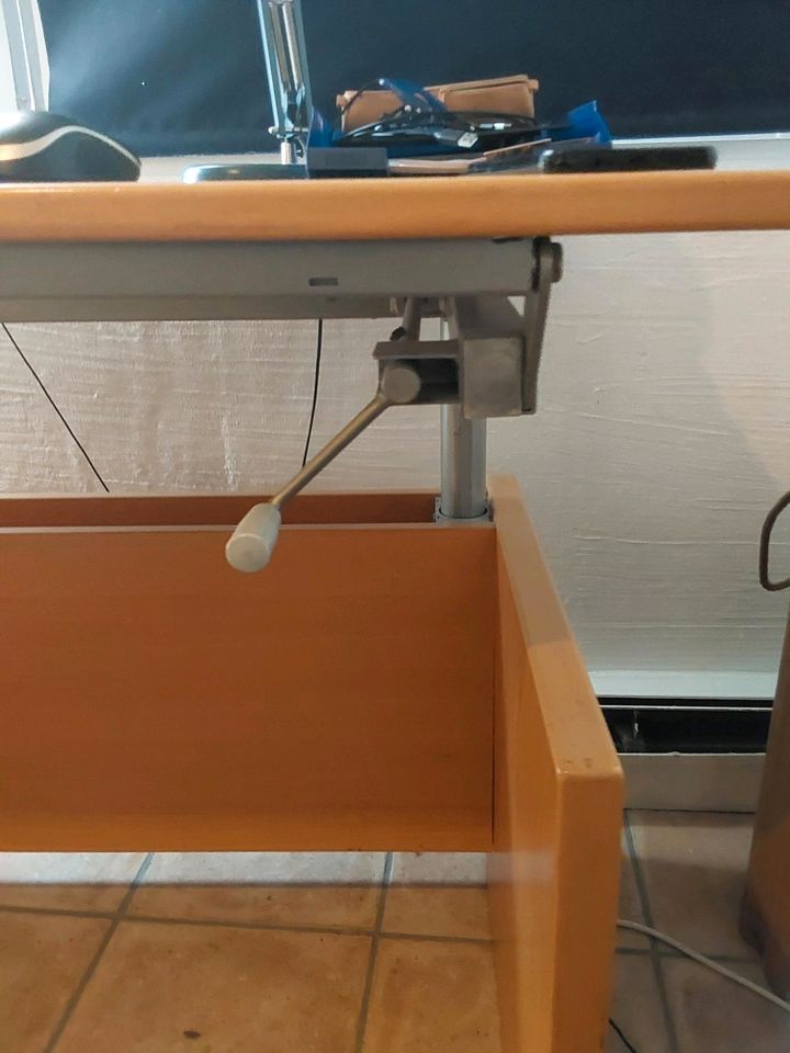 Hülsta Schreibtisch/Werktisch höhenverstellbar und kippbar in Köln
