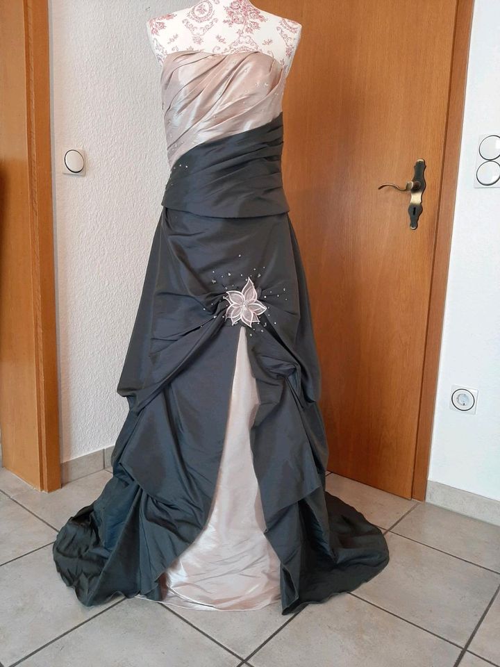 Ballkleid - Schützenfest - Königin - Abendkleid - Hochzeit *Neu* in Drolshagen