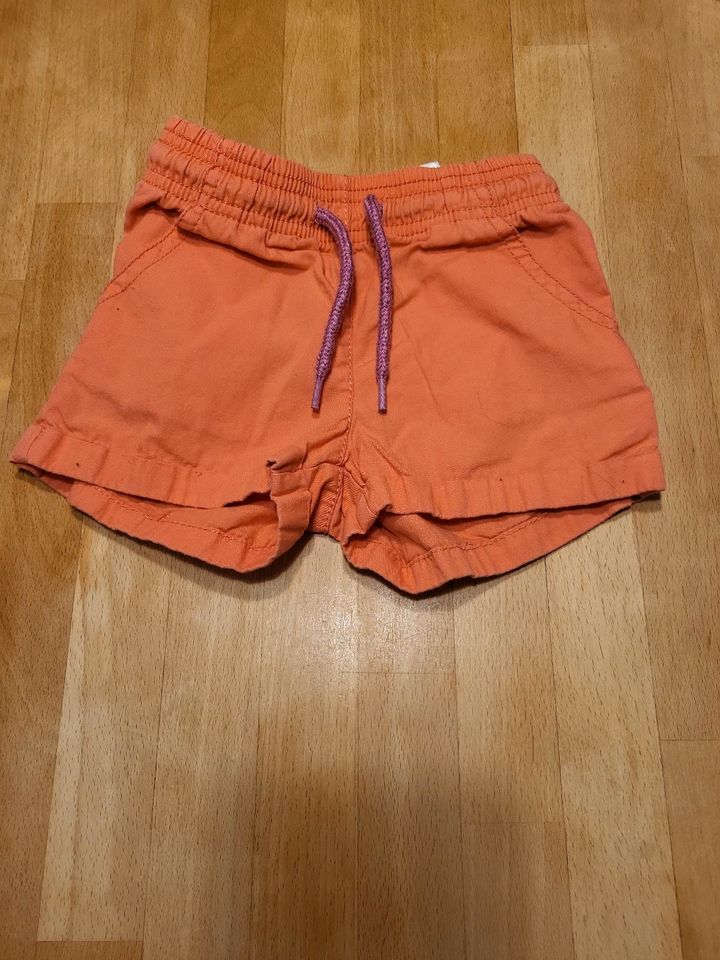 Shorts und T-shirts in Größe 86/92 von H&M und lupilu in Korschenbroich