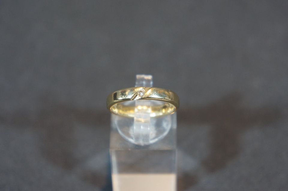 Ring mit Diamantbesatz aus 585er Gelb - Gold in Düsseldorf