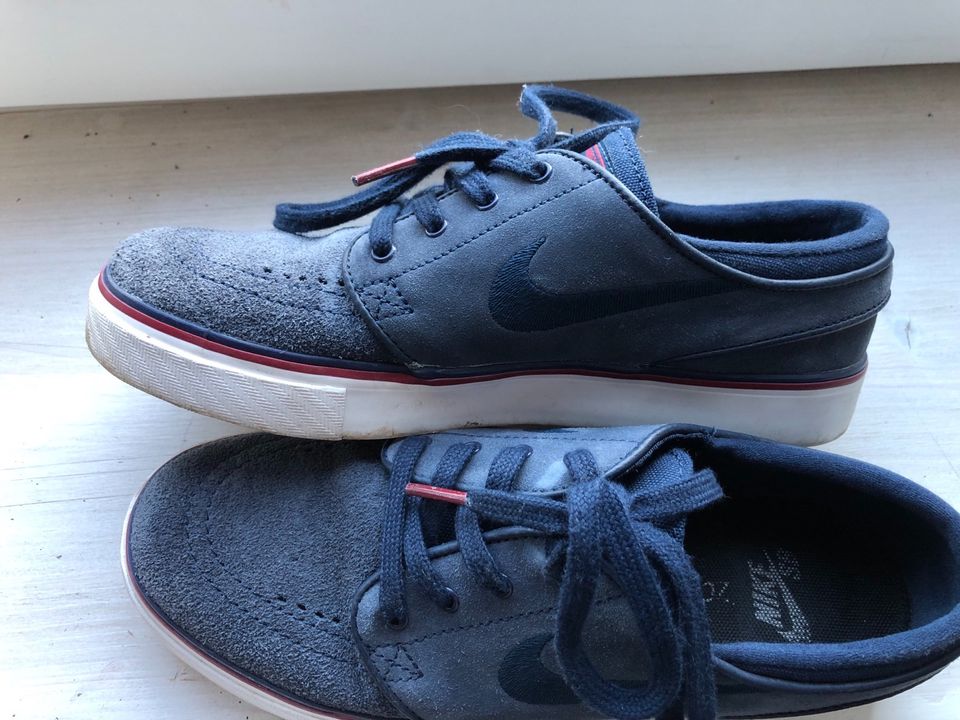 Nike Janoski Skater Schuhe, Sneaker, blau, dunkelrot, 37,5 in Bochum -  Bochum-Ost | eBay Kleinanzeigen ist jetzt Kleinanzeigen