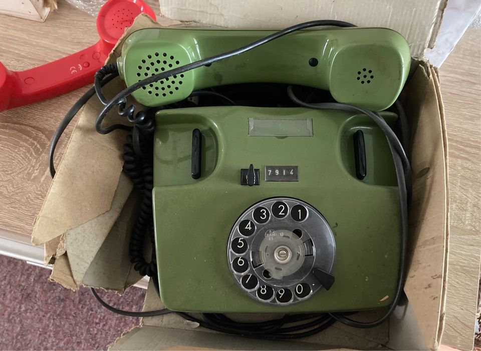 Altes Telefon mit Wählscheibe retro in Bad Bederkesa