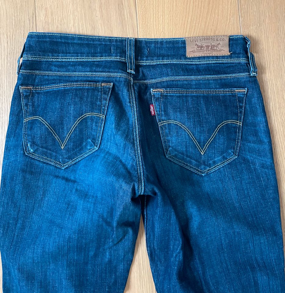 Levi's Jeans  470 straigt fit W29, L 34 in München