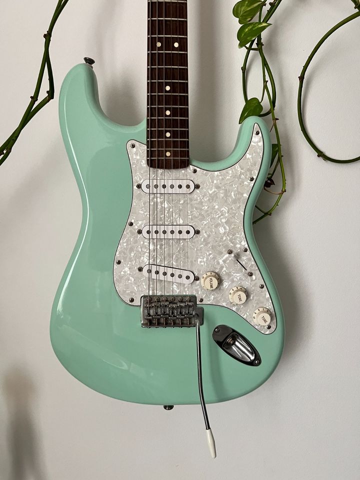 Gitarre - Squire Stratocaster in Berlin