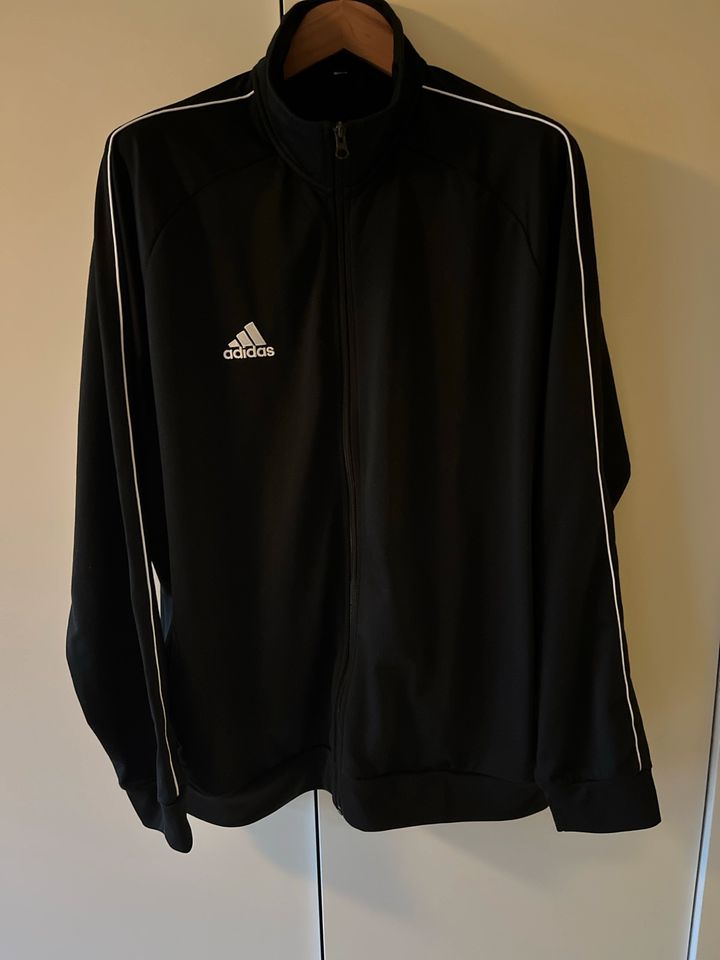 Adidas Trainingsjacke in Bremen