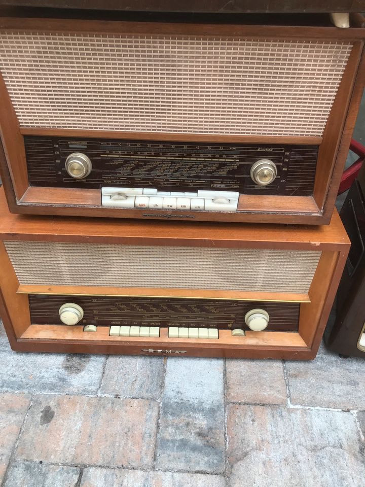 Alte Röhrenradios Sammlung siehe Fotos in Großostheim