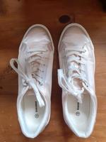 Damen Schuhe Sneaker Größe 42 Hessen - Weilrod  Vorschau