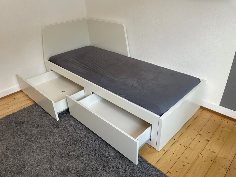 Bett, FLEKKE von Ikea, ausziehbar, weiß in Remscheid