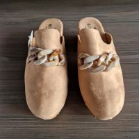 Clogs Mustang Sand / Creme mit Kette und Nieten Gr 38 - neu Niedersachsen - Bohmte Vorschau