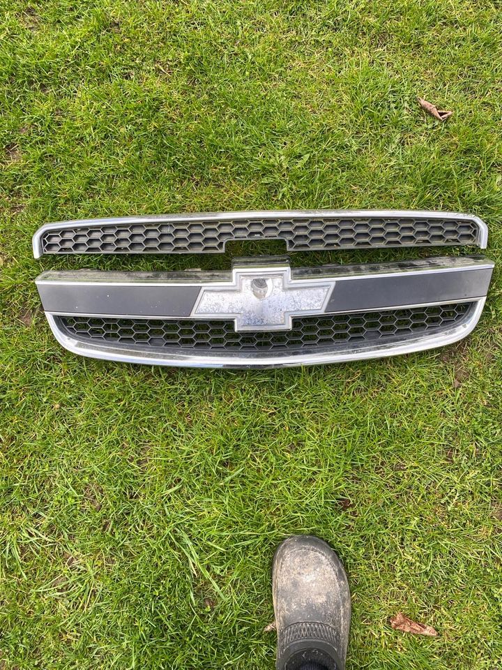 Chevrolet Captiva Bj 2008 kühlergrill in Wirges  