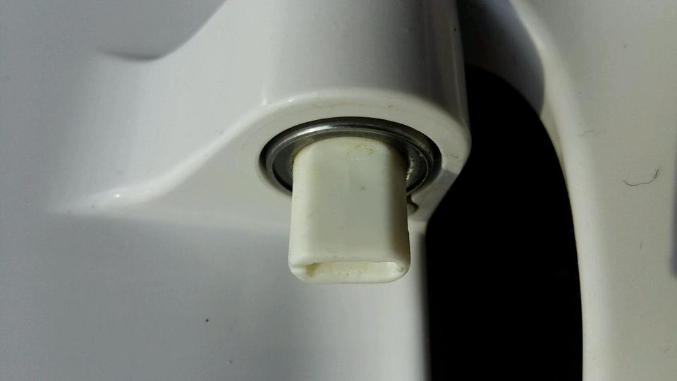 GEBERIT AQUACLEAN 8000 PLUS  Dämpfer für WC Sitz links   2500690 in Bergisch Gladbach