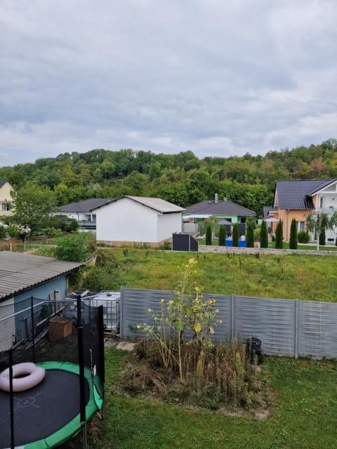 ETW mit 2 Terrassen, Garage und kleinem Garten in 2-Familienhaus in Eschelbronn