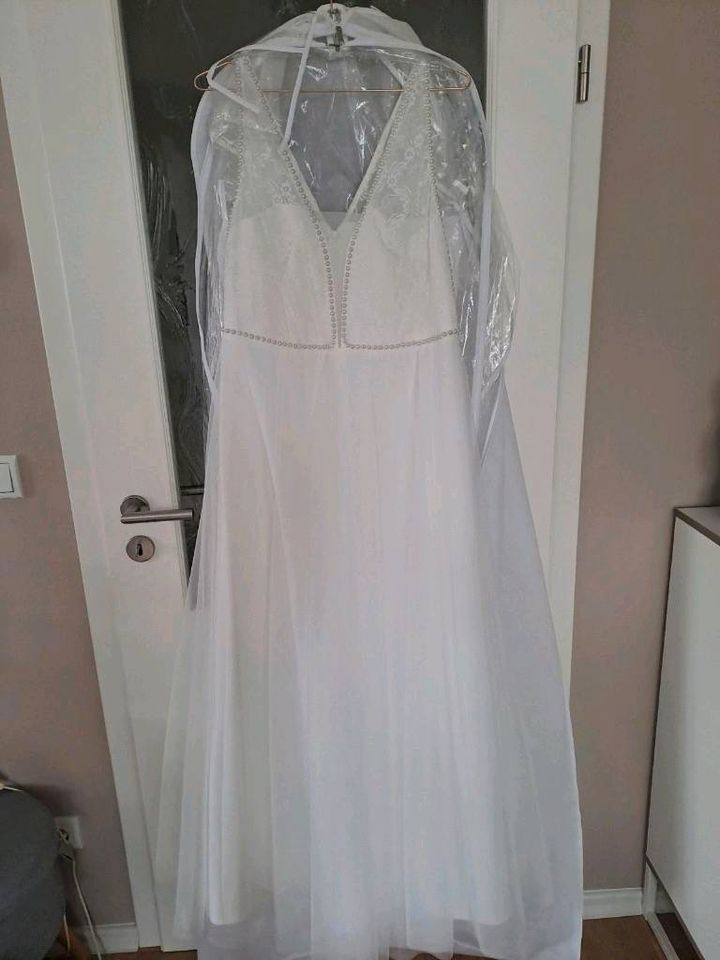 Brautkleid Hochzeitskleid weiß Gr. 44 ungetragen in Berlin