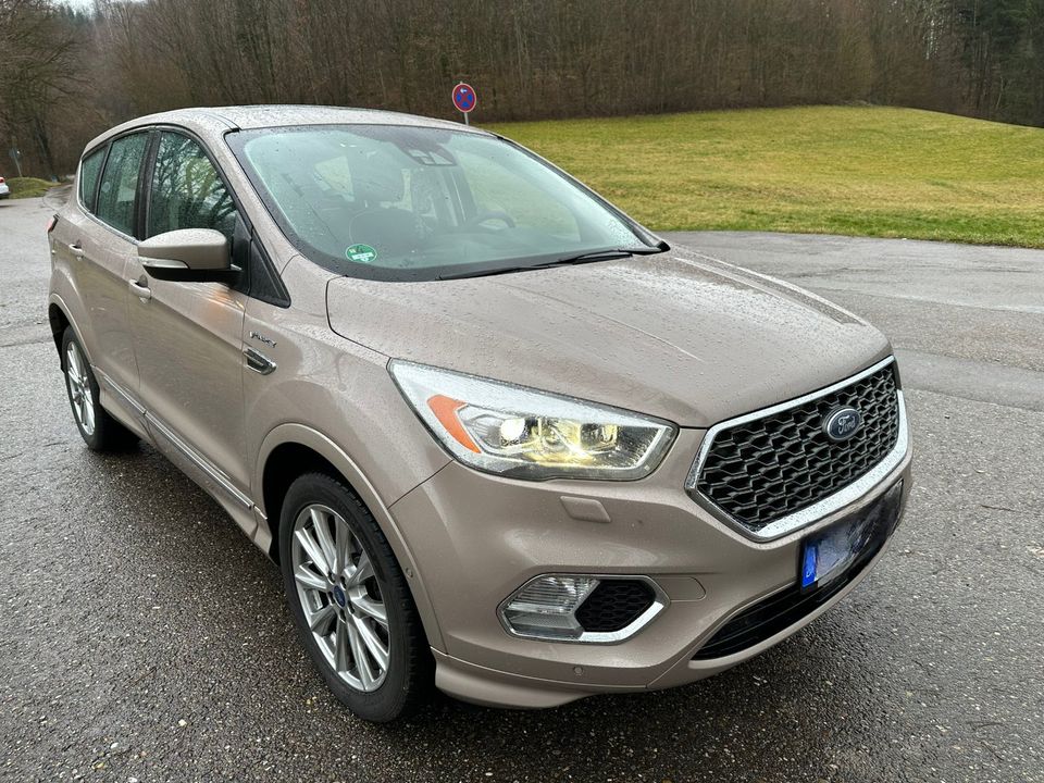 Ford Kuga Vignale  mit Panorama Dach in Gaildorf