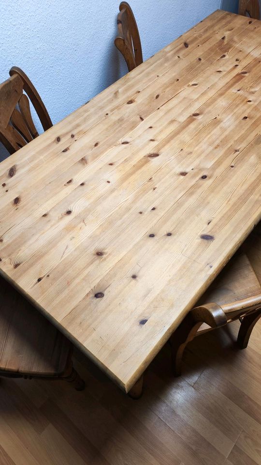 Massive Holz Esszimmer Tisch mit 6 Stühle in Bonn