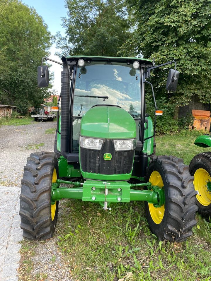 John Deere 5067E in Oberteuringen