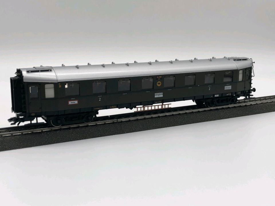 Märklin 42229 "HAPAG-Sonderzug" der DRG, Epoche II in Berlin