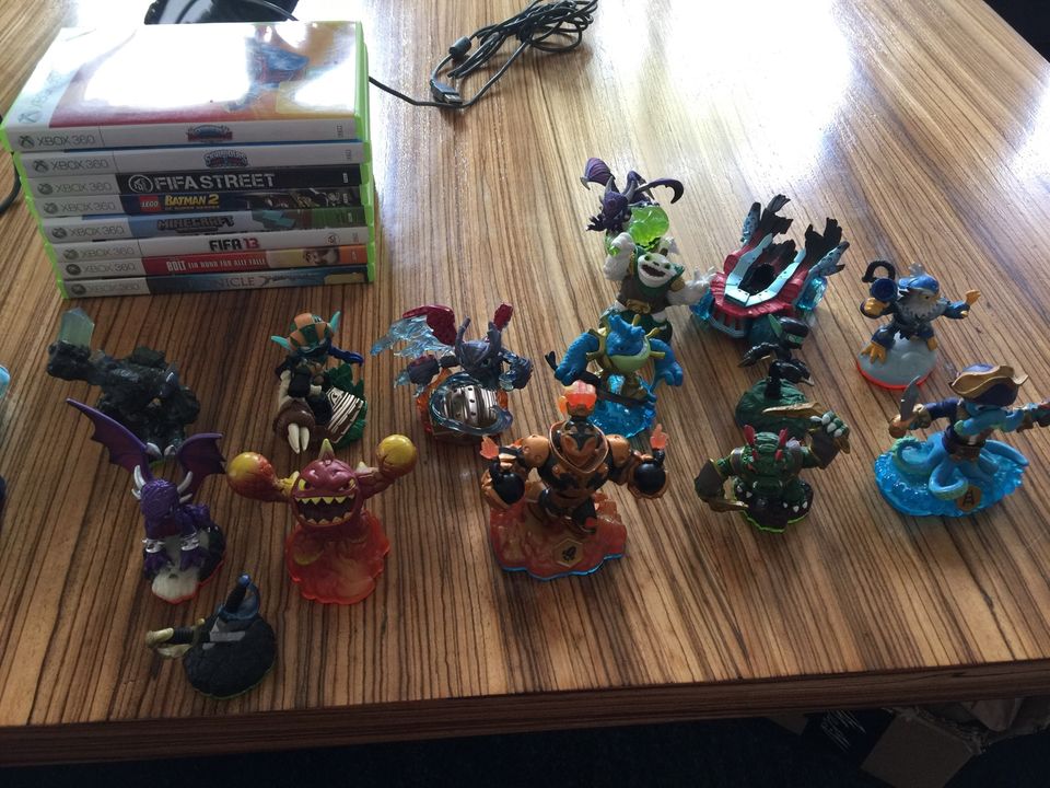 XBOX 360 4 Skylander Portale mit Skylanders Figuren + 10 Spiele in Versmold