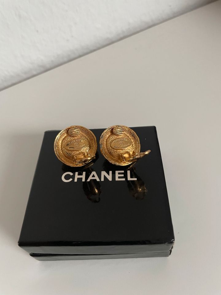 Original Chanel Vintage Gold Metall Kunstperlen Ohrclips Golden in Donaustauf