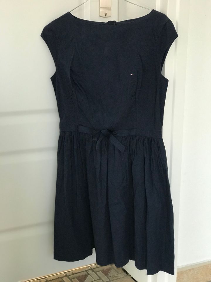 Kleid, dunkelblau, Tommy Hilfiger, Gr. 176 in Kiel