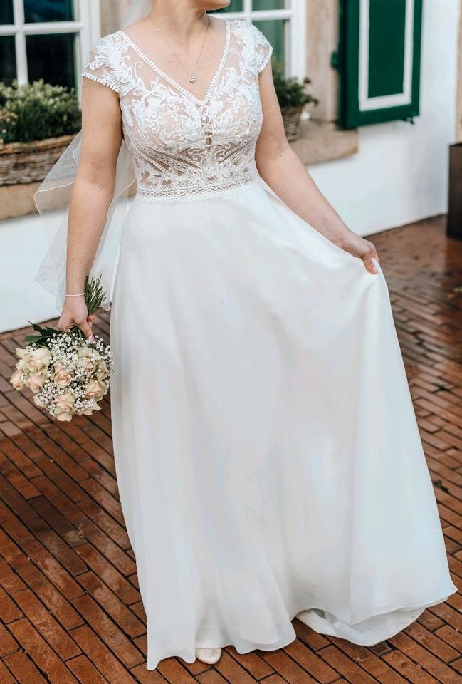 Brautkleid ivory Größe 38 mit Schleppe in Osnabrück