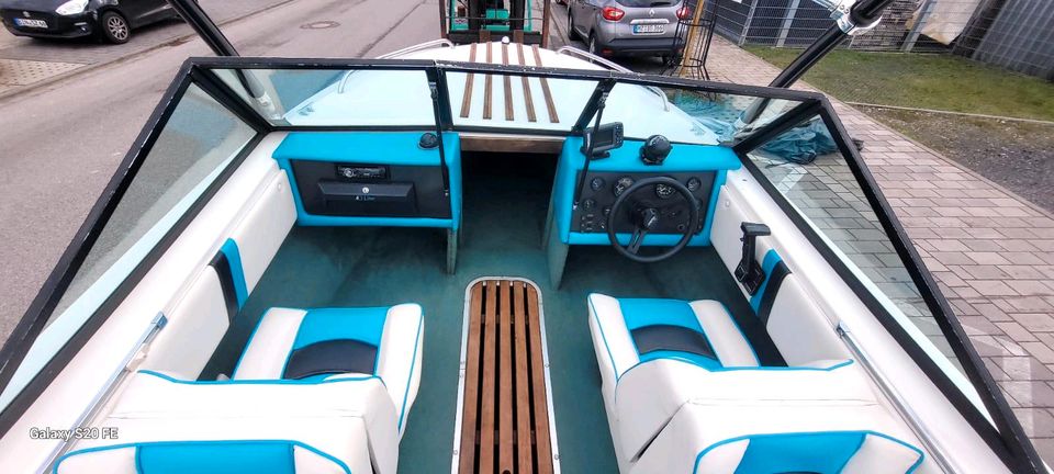 Glassport 170 mit Wakeboardtower in Budenheim