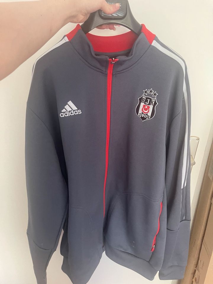 Beşiktaş Jacke in Offenbach
