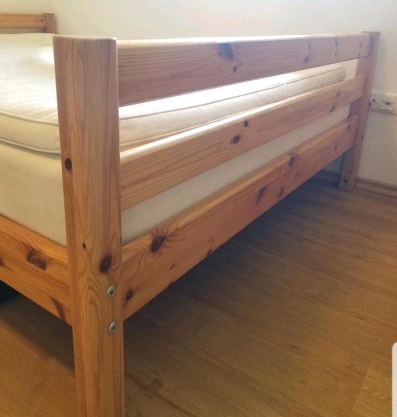 Vollholz Massivholz Bett 140 x 200 cm in Laufen