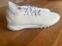 Adidas Fußballschuhe Predator accuracy Gr. 40 2/3 NEU Brandenburg - Stahnsdorf Vorschau