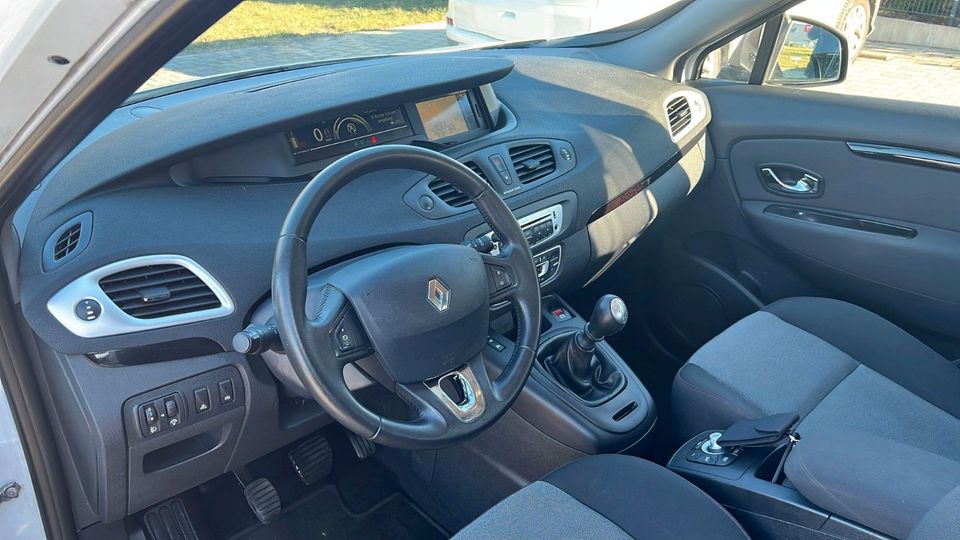 Renault Grand Scenic NAVI*MTL*SHZ*PDC* in Holzgerlingen