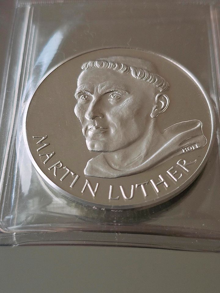 Neu/Martin Luther Silbermedaille/Original verschweiẞte Münze in Stuttgart