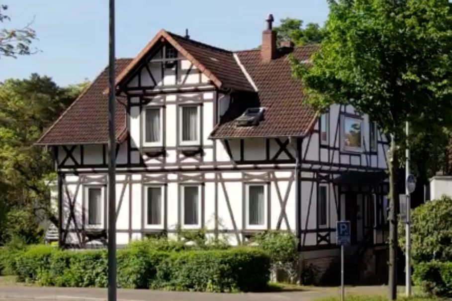 Innenstadtnah - Haus, Nebengeb., gr. Garten - renovierungsbed. in Göttingen