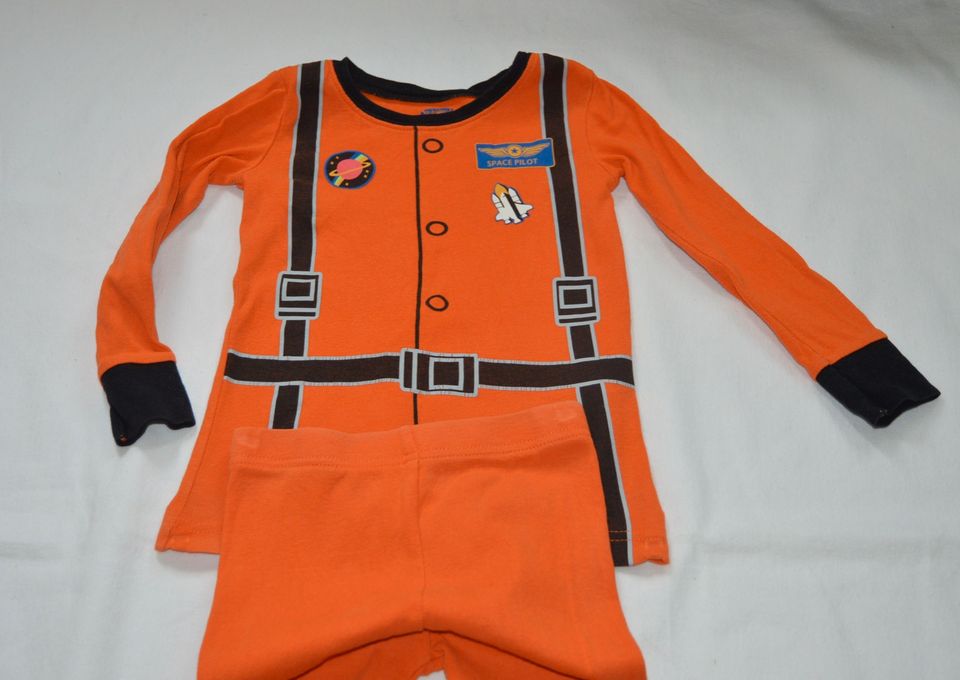 Schlafanzug Astronaut ca Gr 98/104 in Kiefersfelden
