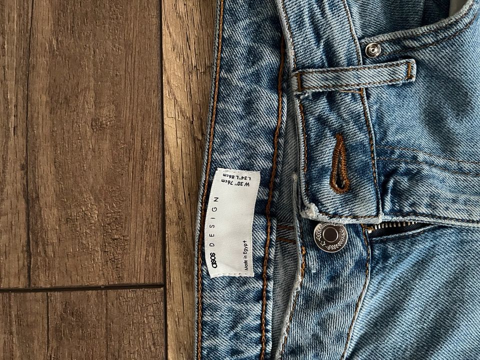 Blaue ASOS Baggy Jeans in Berlin